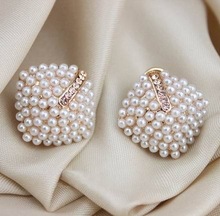 2014-gold-plated-vintage-imitated-pearl-font-b-earrings-b-font-stud-fashion-jewelry-ye032_jpg_220x220.jpg